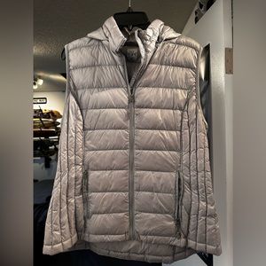 32 Degree Heat Women’s light weight vest